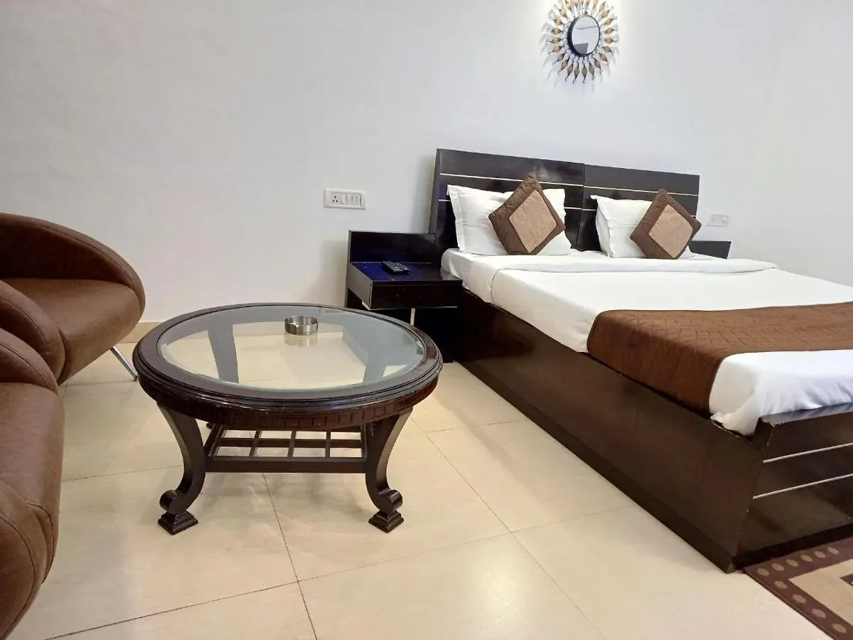 גורגאון Skylark Hotel By Gabrian Hotels 3*,  הודו